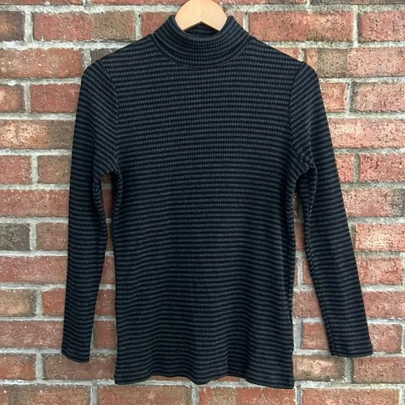 Uniqlo Sweaters Uniqlo Striped Black Gray Ribbed Stretch